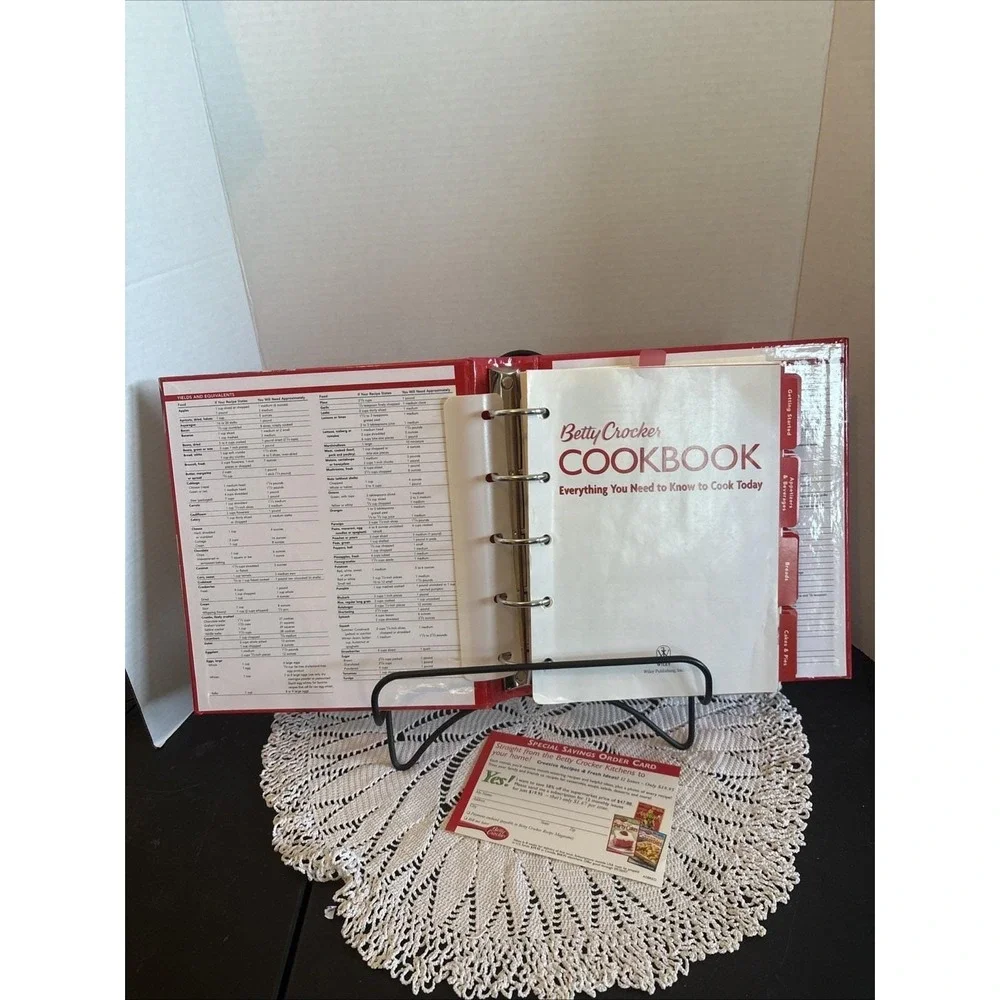 Betty Crocker's Everything You Need to Know to Cook Today New Editon Binder 2005